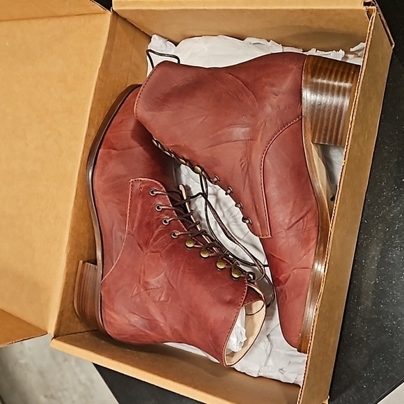 đź’•CHRISTY DAWNđź’• The Dawn Boot ~ Mahogany 7 New In Box - Picture 14 of 16